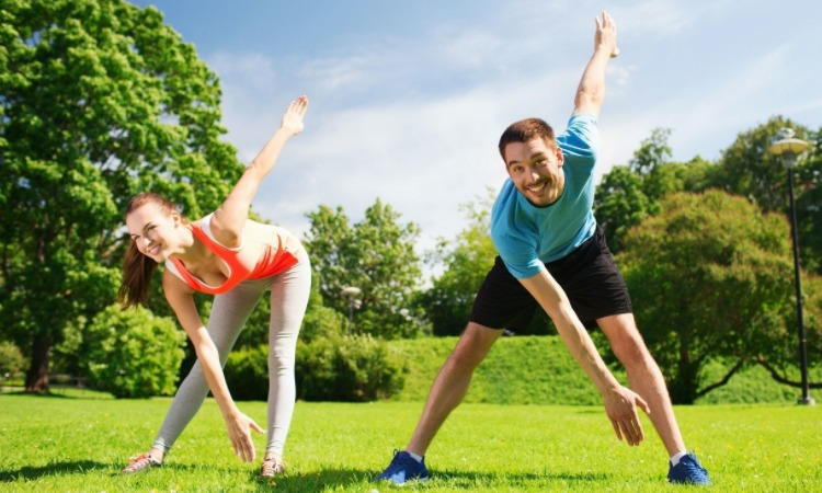 致敬贾巴尔！海耶斯天勾打板重现经典